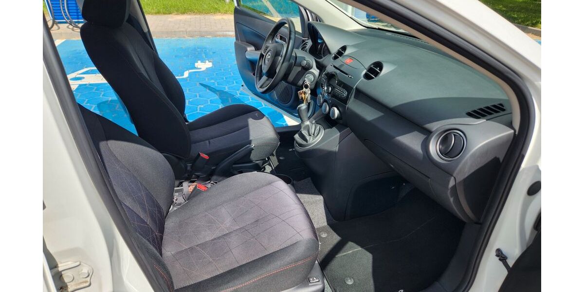 Mazda 2 98.000 km 5.200 &euro; Hamburg 21035