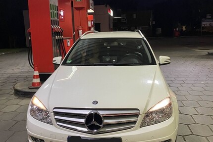 Mercedes-Benz C-Klasse Kombi 108.000 km 8.600 € Hamburg 20038