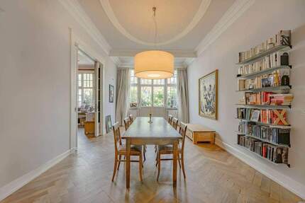 Reserviert - Stilvolle, grosszügige Altbau ETW im Hofweg Palais mit sonnigem Garten, nahe der Alster 6 zimmer