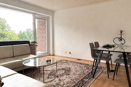Attraktive und lichtdurchflutete 2-Zi.-Wohnung mit großem Balkon, Aufzug und Weitblick