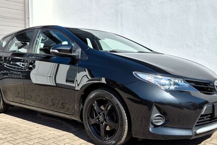 Toyota Auris 122.500 km 8.990 &euro; Winsen (Luhe) 21423