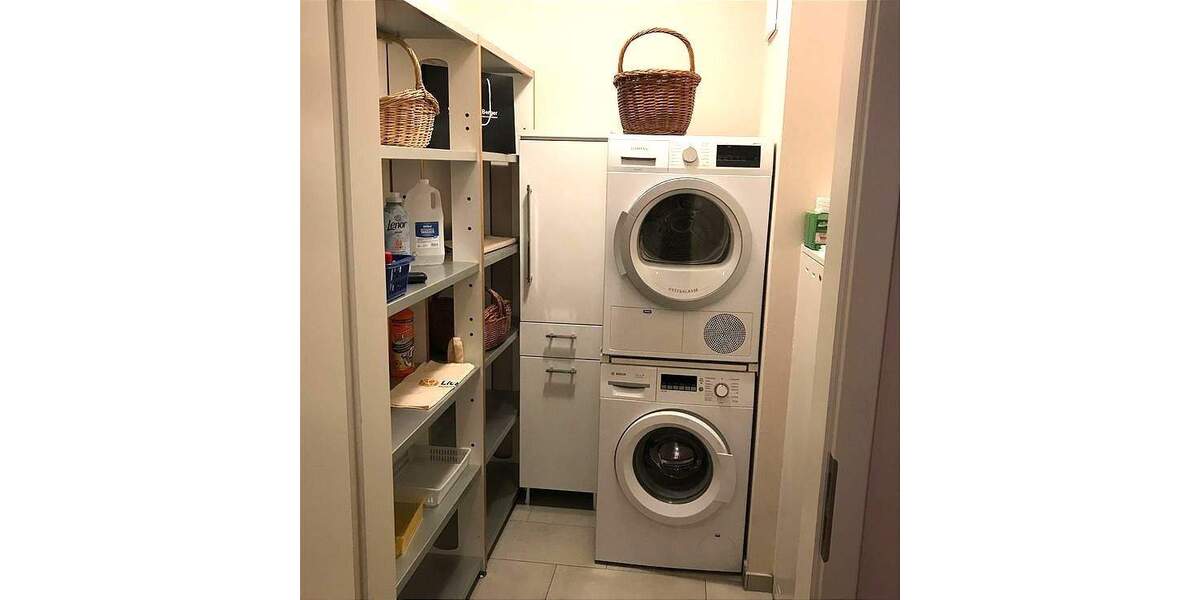 Lichtdurchflutete 3-Zimmer-Wohnung teilmöbliert Süd-Balkon Tiefgaragenstellpatzoffene EBK Wirtschaftsraum ab sofort verfügbar 3 zimmer