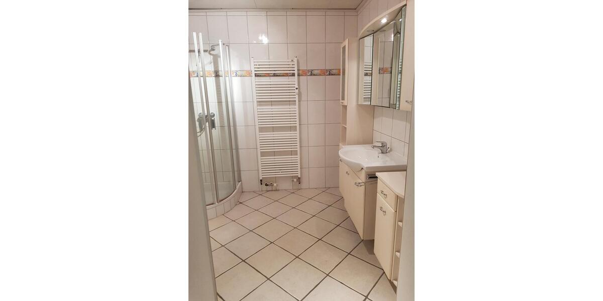 Erdgeschoßwohnung Haseldorf - 3.5 Zimmer, 130 m&sup2;, 1.300&euro; | Angebot:26493034