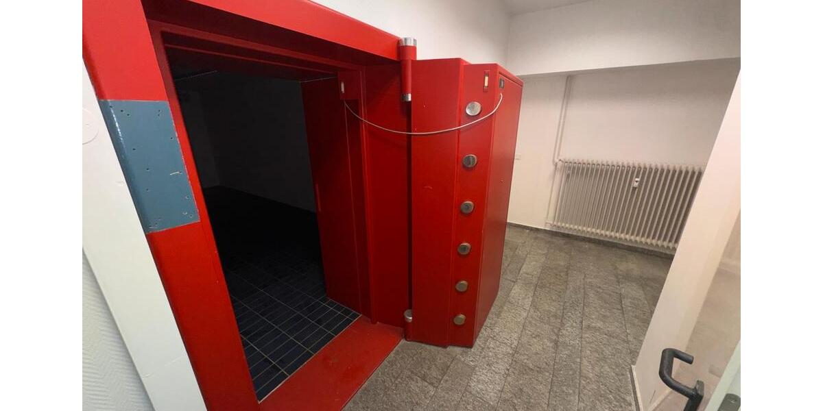 Ladengeschäft ggü EEZ 200 qm inkl keller zimmer