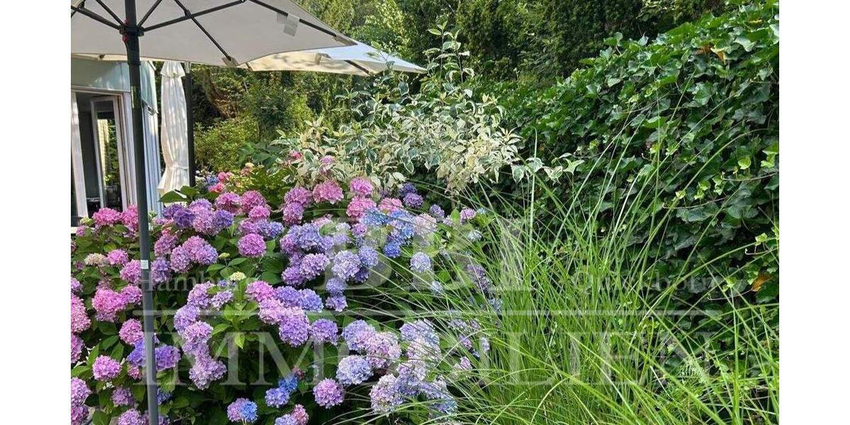 Erdgeschosswohnung mit Südgarten und 2 TG - Stilvolles Wohnen in privater Atmosphäre 4 zimmer