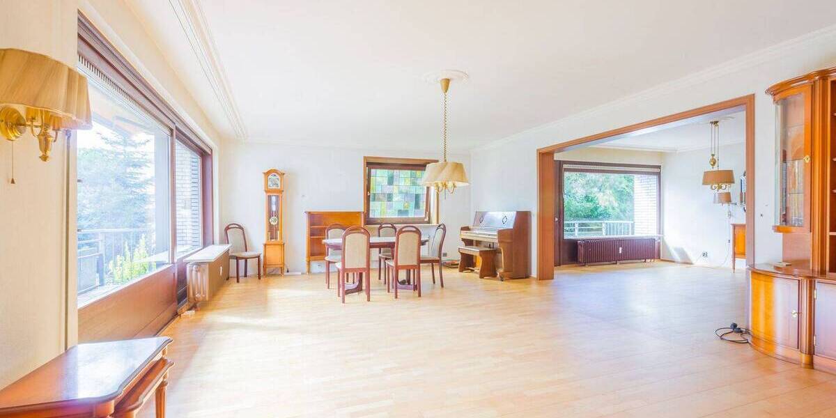 Familienwohnung mit Schwimmbad: Direkt am Poppenbüttler Markt auf einer Ebene wohnen 5 zimmer