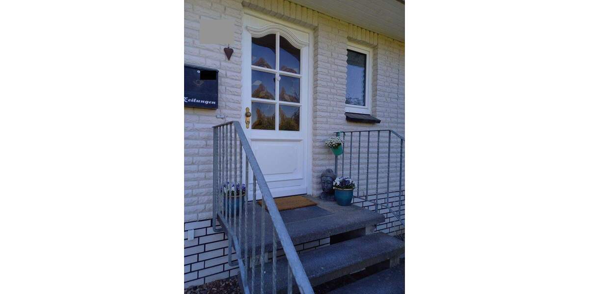 Modernisierte Doppelhaushälfte (Niedrigenergiehaus) in ruhiger Lage in Buxtehude Süd 4 zimmer