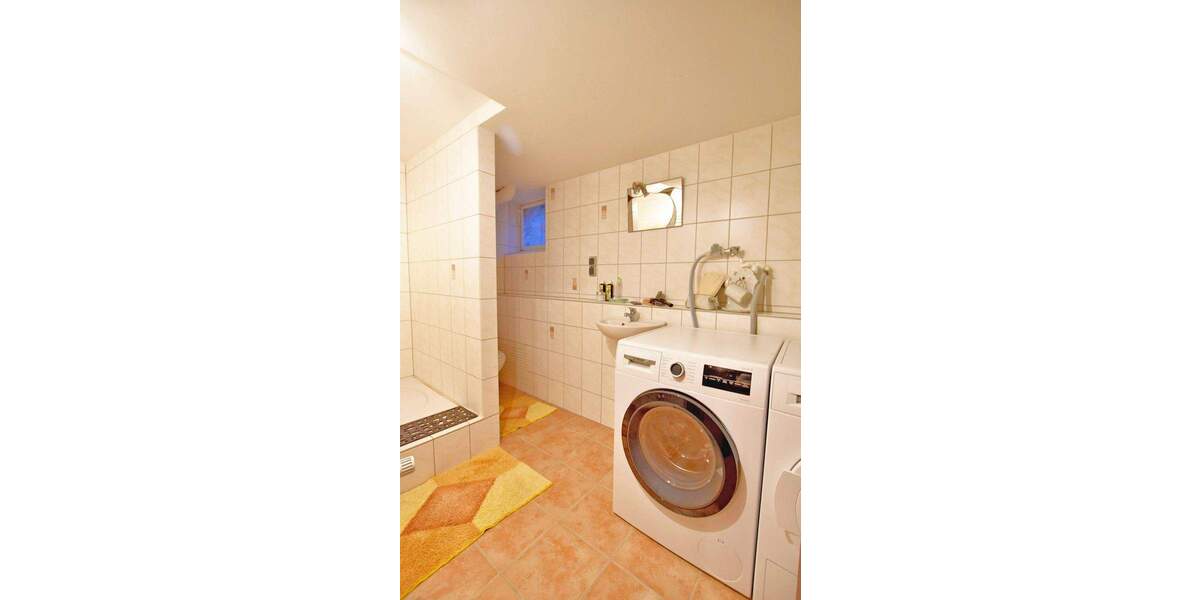 Lichtdurchfluteter 4-Zi.-Doppelhaustraum mit Wintergarten, Kamin, Sauna und Gartenidylle 4 zimmer