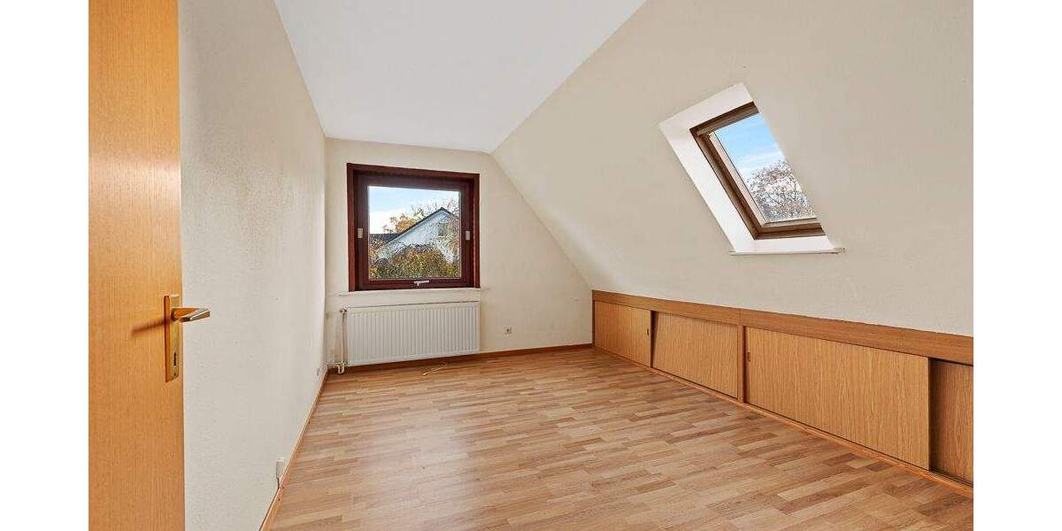 !NUR NOCH WARTELISTE! Freistehendes Ein- bis Zweifamilienhaus mit großem Garten & separierbaren Wohneinheiten 6 zimmer