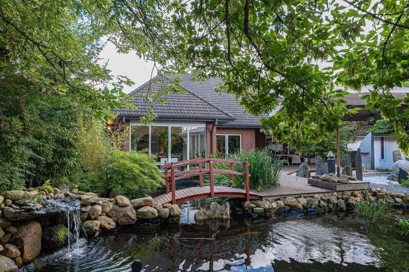 Haus zum Kaufen in Grünendeich 728.000 € 244.61 m²