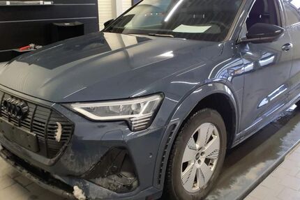 Audi e-tron 30.705 km 43.950 &euro; Hamburg 22047
