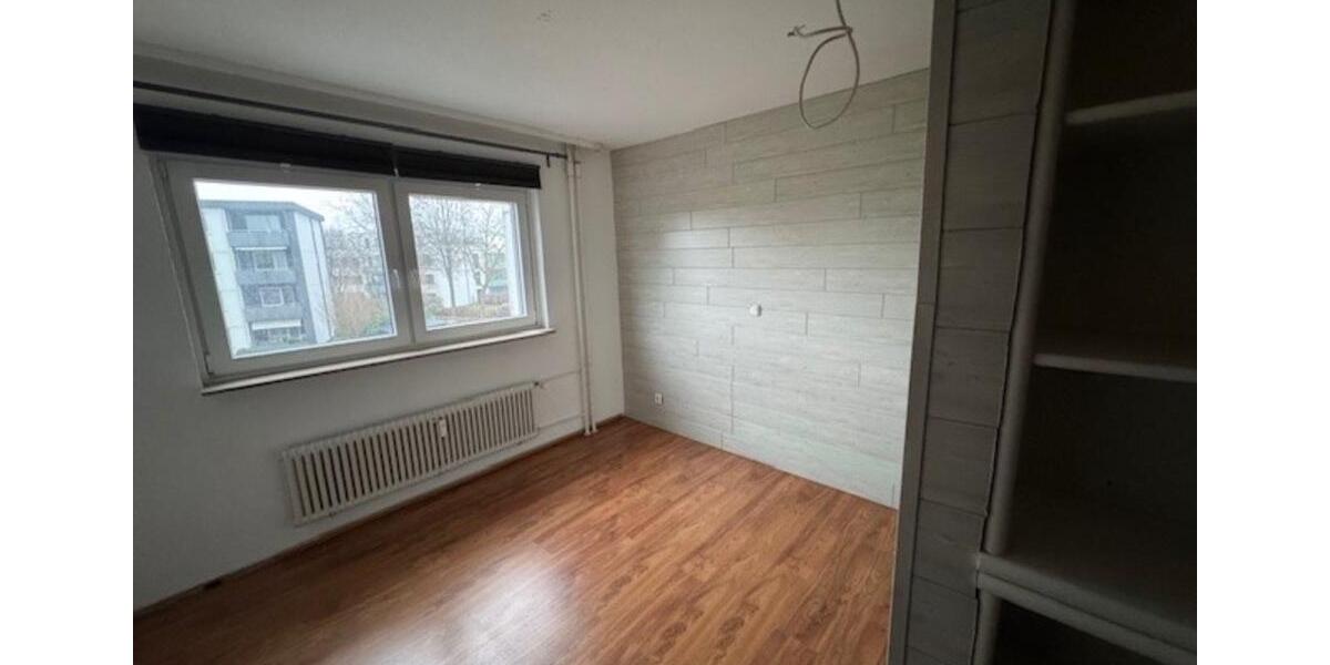 Schöne 3,5 Zimmer Wohnung mit Balkon, Keller und Parkplatz 3 zimmer