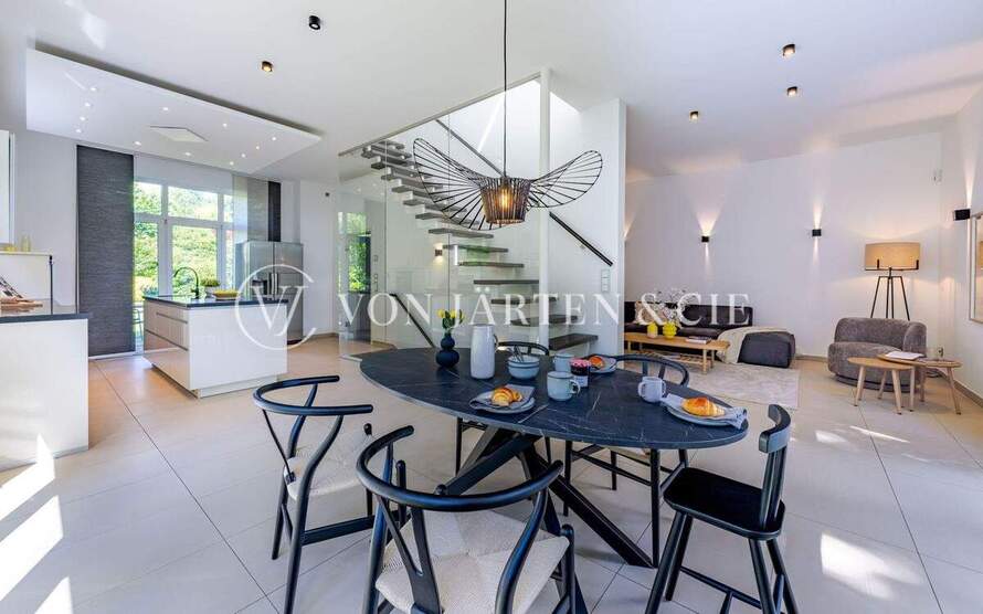 Design trifft Behaglichkeit - stilvolles Einfamilienhaus mit Garten und Dachterrasse! 4 zimmer