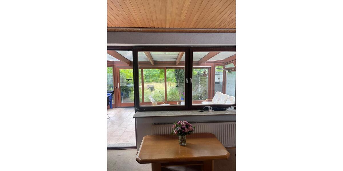 Einfamilienhaus zur Miete in Tornesch – 121 m² Wohnfläche Zur Vermietung steht ein gepflegtes Einfamilienhaus mit einer Wohnfläche von ca. 121 m² in ruhiger Wohnlage von Tornesch (Pfahlwed... 4 zimmer