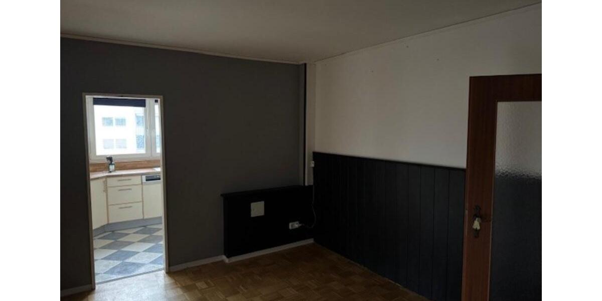 Schöne 3,5 Zimmer Wohnung mit Balkon, Keller und Parkplatz 3 zimmer