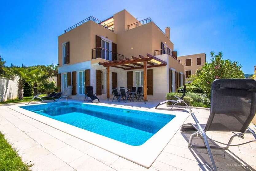 Haus zum Kaufen in Brac 800.000 € 229 m²