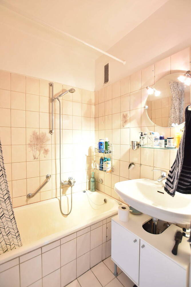 Attraktive, vermietete 3 Zi.-Wohnung in Bestlage mit Südbalkon, Stellplatz und Aufzug