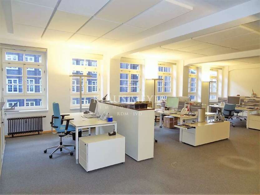 Büro in Hamburg 14.537,60 € 660.8 m²
