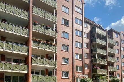 Moderne 2-Zimmer-Wohnung mit überdachten Balkon & Tiefgarage zimmer