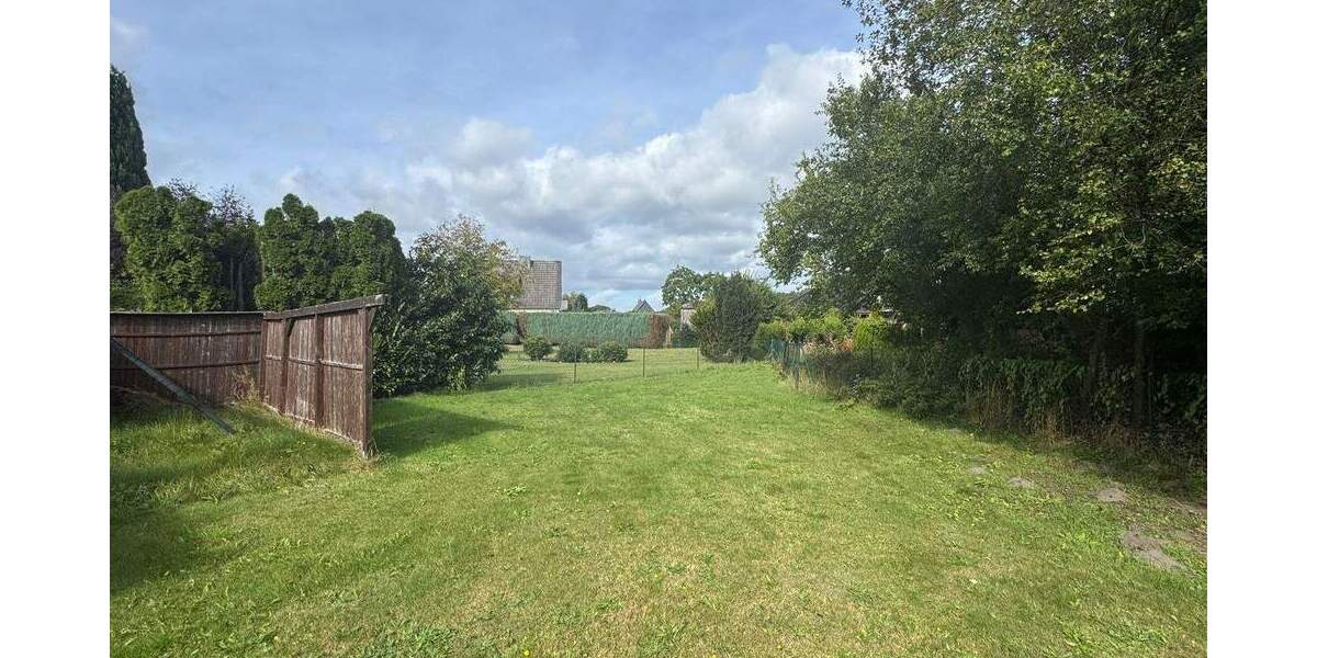 Baugrundstück mit abgängiger Altsubstanz zimmer