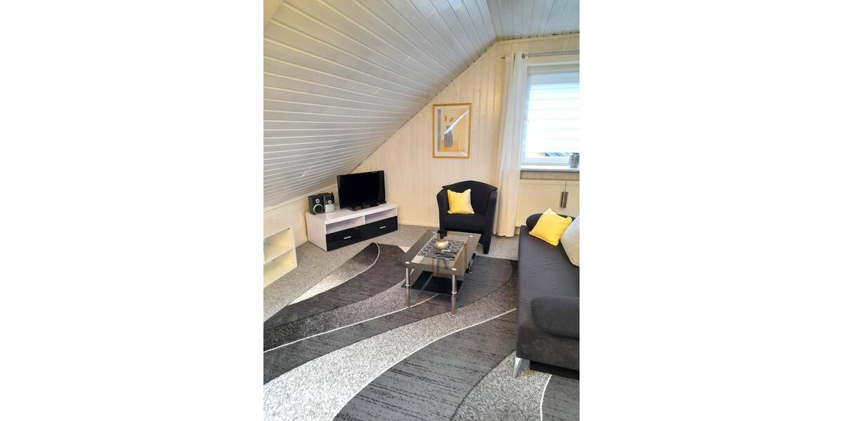 Möblierte ruhige DG-Wohnung - ideal für GeschäftsleutePendler 2 zimmer