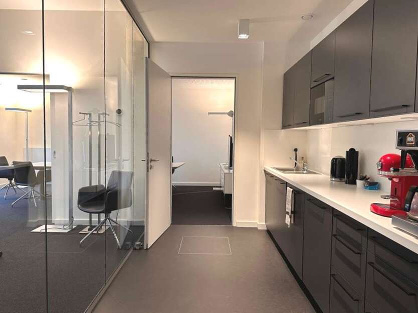 Büro in Hamburg 3.566,15 € 214 m²