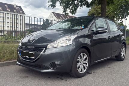 Peugeot 208 140.500 km 4.590 &euro; Hamburg 22045