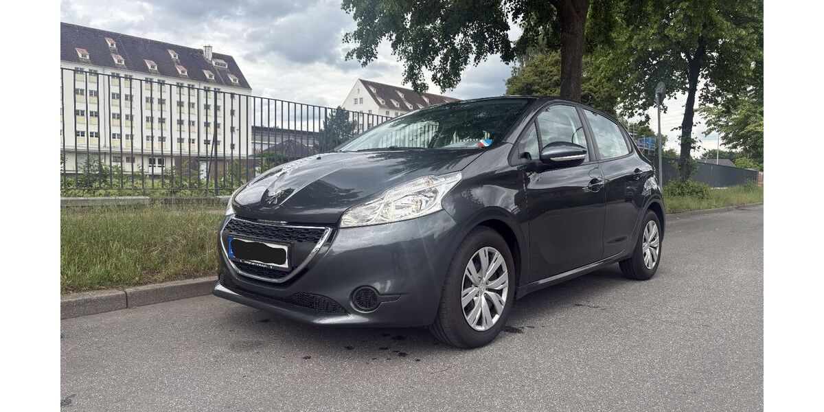 Peugeot 208 140.500 km 4.590 &euro; Hamburg 22045