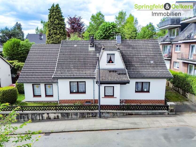 Haus zum Kaufen in Bergedorf 699.000 € 216.82 m²
