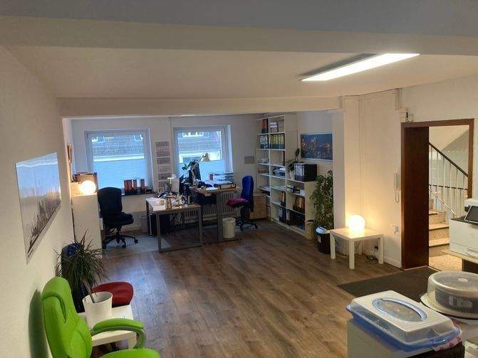 Schönes Büro 4 Räume in zentraler Lage, Fahrstuhl, TG zimmer
