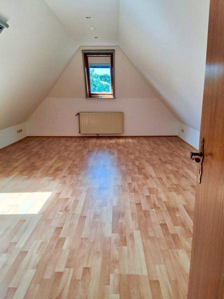 über 300 m2 WflNfl. - xxl Landhaus für 2 Familien oder große Familie - FREI - 2 x 5 Zimmer - Kamin - Sauna - riesiger Keller -