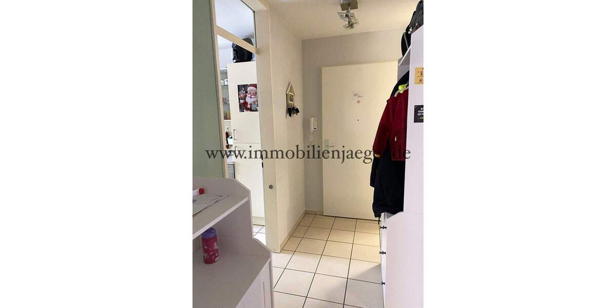 Kohfurth in 2.Hausreihe - helle Eckwohnung im Hochparterre mit Terrasse - 2x Bäder, EBK, TG möglich 4 zimmer