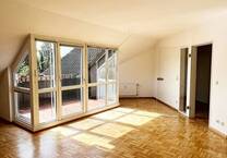 Helle 2-Zimmer-Dachgeschoßwohnung mit Balkon in Sasel
