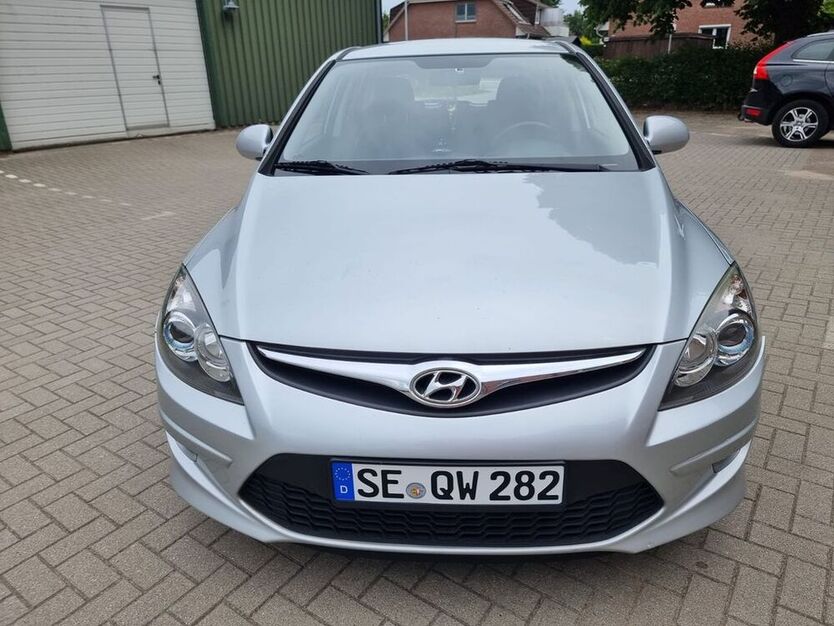 i30