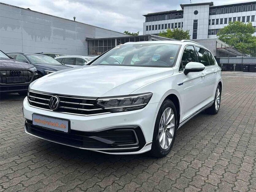 VW Passat 53.622 km 22.950 € Hamburg 22047