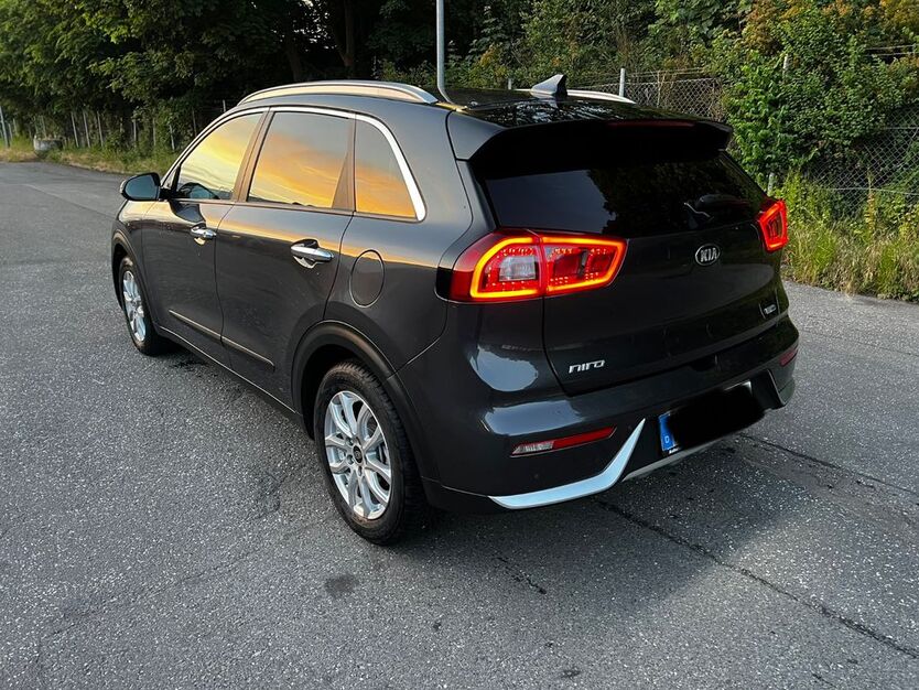 Kia Niro 74.000 km 15.290 € hamburg 22119