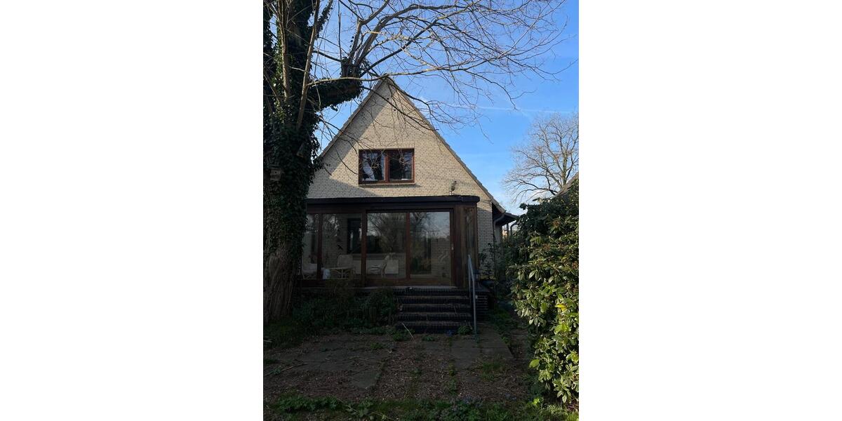 Einfamilienhaus zur Miete in Tornesch – 121 m² Wohnfläche Zur Vermietung steht ein gepflegtes Einfamilienhaus mit einer Wohnfläche von ca. 121 m² in ruhiger Wohnlage von Tornesch (Pfahlwed... 4 zimmer