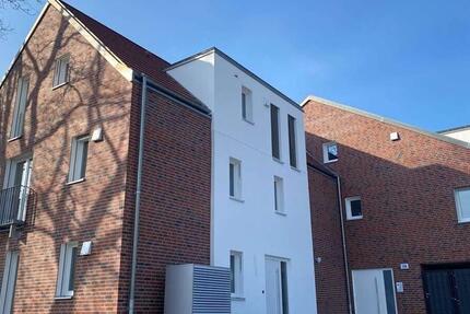 Exklusive 3 Zi.-Dachgeschosswhg. inkl. EBK, Loggia & Stellplatz. 3 zimmer