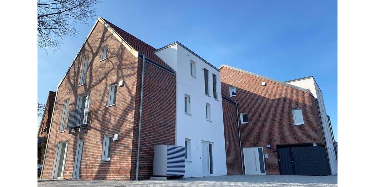 Exklusive 3 Zi.-Dachgeschosswhg. inkl. EBK, Loggia & Stellplatz. 3 zimmer