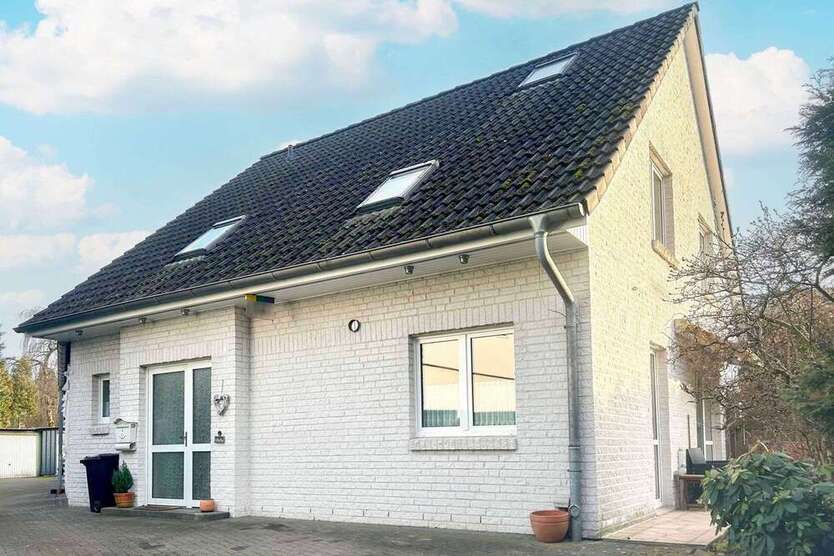 Haus zum Kaufen in Hamburg 730.000 € 196.09 m²