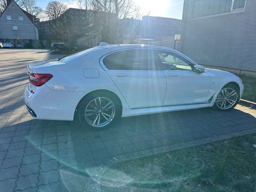BMW 740 129.595 km 33.333 € Hamburg 22018