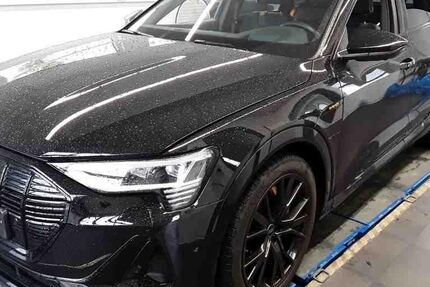 Audi e-tron 44.375 km 40.990 &euro; Hamburg 22047