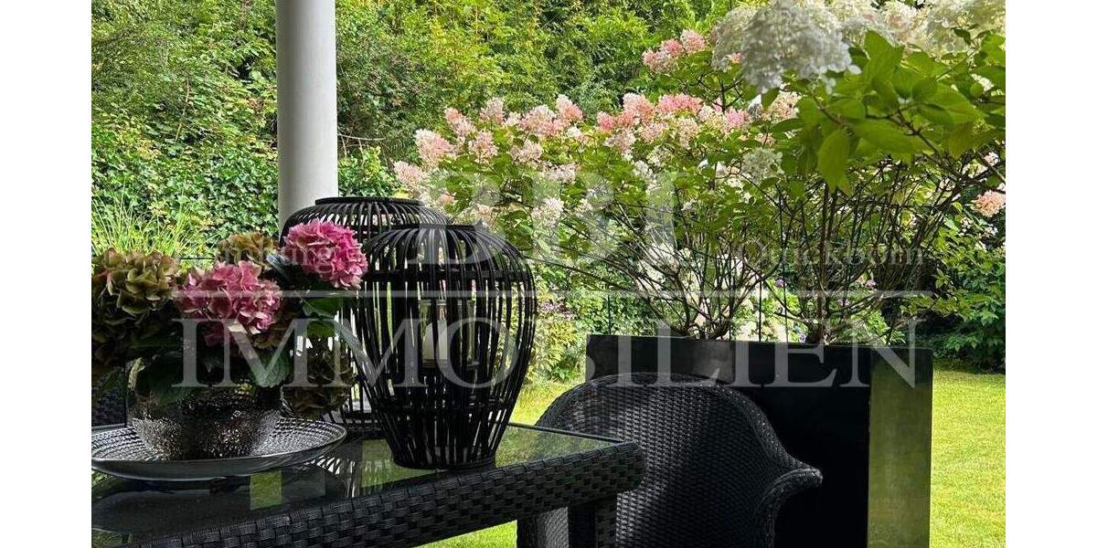 Erdgeschosswohnung mit Südgarten und 2 TG - Stilvolles Wohnen in privater Atmosphäre 4 zimmer