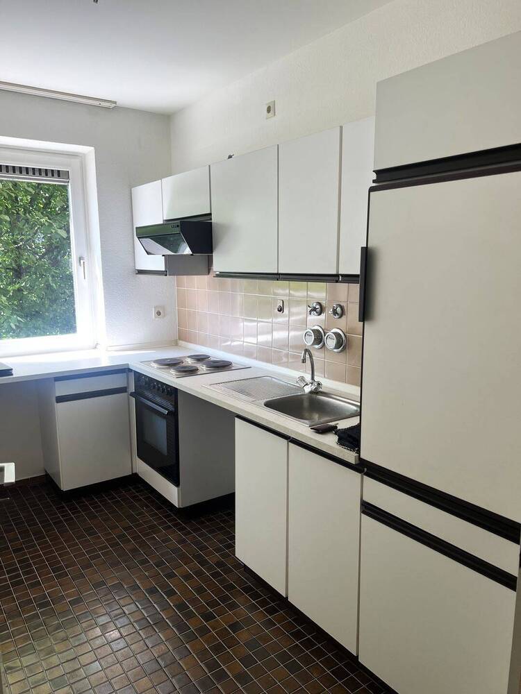 Zentrale Wohnlage, ruhige Umgebung. Endetage mit Balkon und TG-Stellplatz