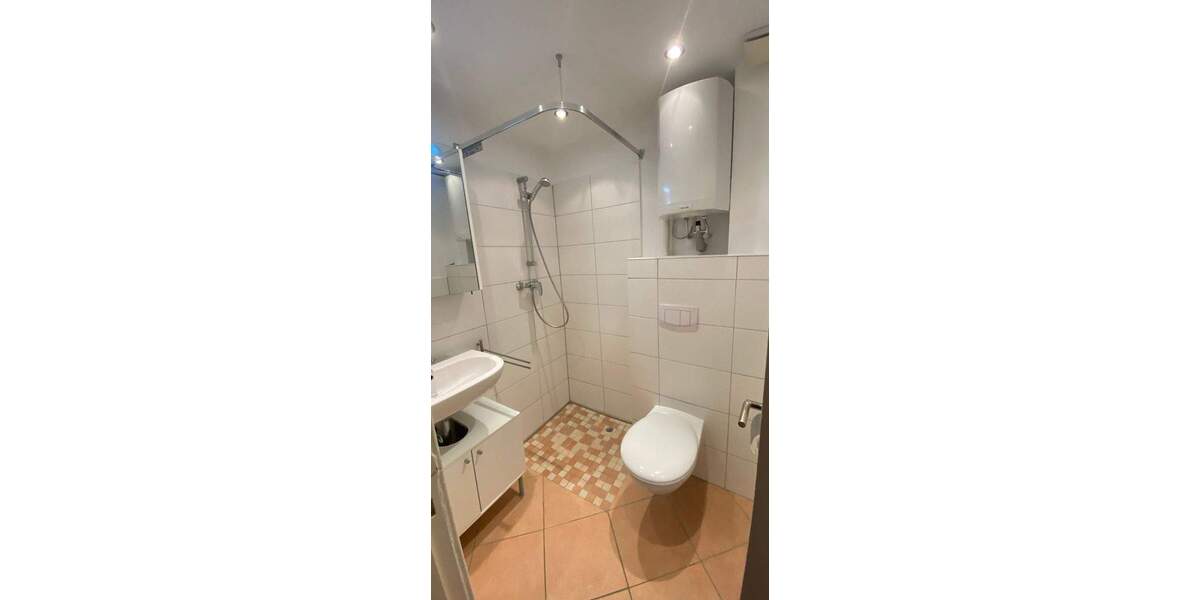 *** Bestlage in Winterhude: Eigentumswohnung: ein Zimmer, ebenerdiges Duschbad, Einbauküche, 1. OG, Fahrstuhl, französicher Balkon, renoviert!!*** 1 zimmer