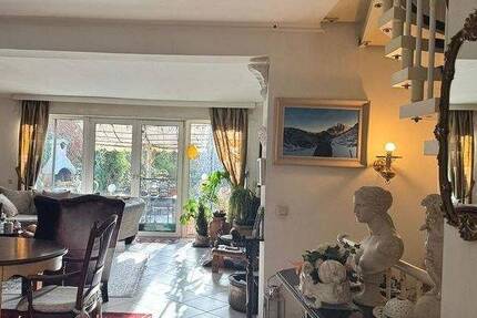 Haus Hamburg Schnelsen - 5 Zimmer, 150 m&sup2;, 3.500&euro; | Angebot:25985928