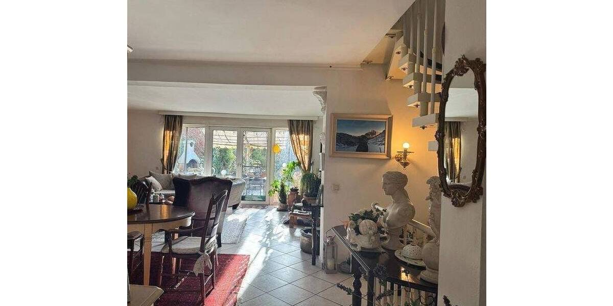 Reihenmittelhaus Hamburg Schnelsen - 6 Zimmer, 150 m&sup2;, 3.500&euro; | Angebot:25985928
