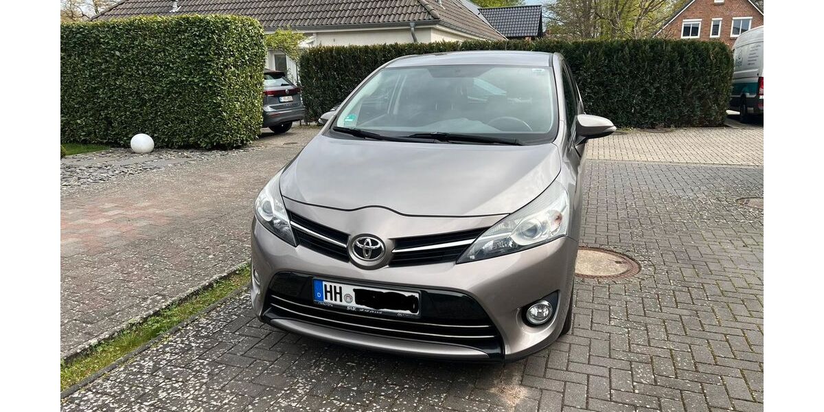 Toyota Verso 206.000 km 5.900 € Hamburg 21147