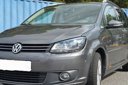 VW Touran 151.779 km 12.990 &euro; Hamburg 22117