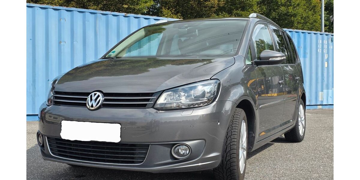 VW Touran 151.779 km 12.990 &euro; Hamburg 22117
